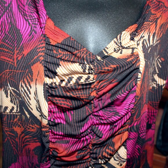 Colour Pop Splashy Short SleeveTop Made In Canada - Picture 3 of 4